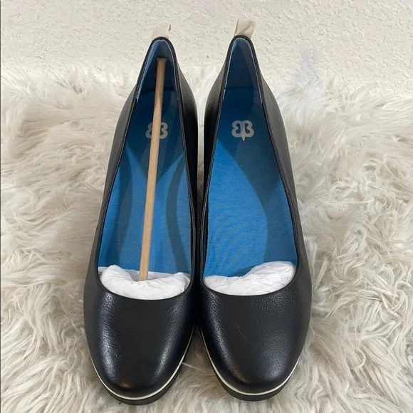 BETABRAND All Weather Wedge Heel In Black Pebbled Leather Slip On Size 11 NEW - Picture 3 of 16